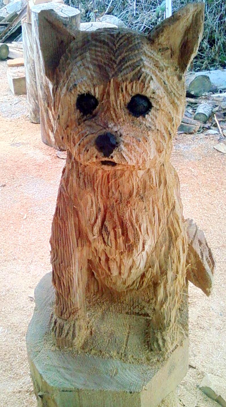 2011-12-14-Dog-Chainsaw-Carved-Dog-1.jpg