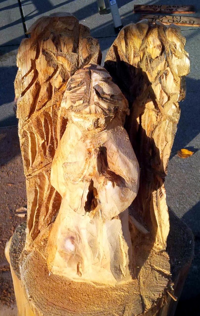 2013-11-20-Angel-Chainsaw-Carved-Angel-1.jpg